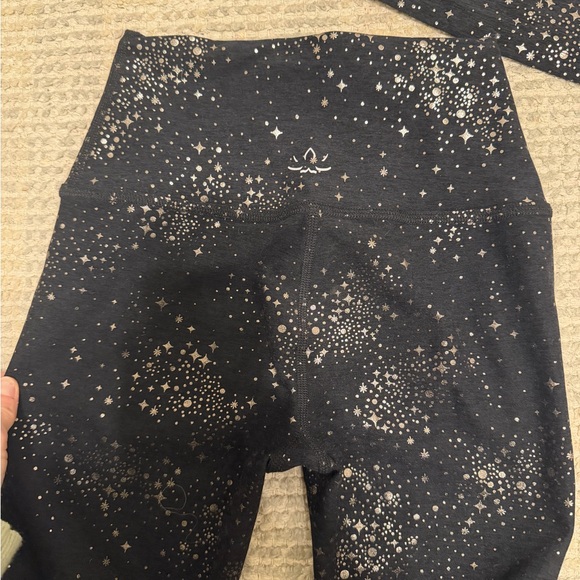 Beyond Yoga Black and White Starry Activewear Set - Picture 6 of 6